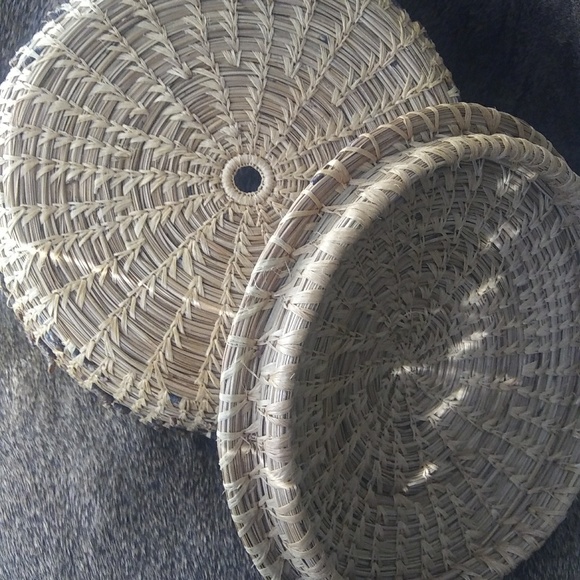 Vintage Hand Made Pine Needle Basket! - Picture 3 of 3